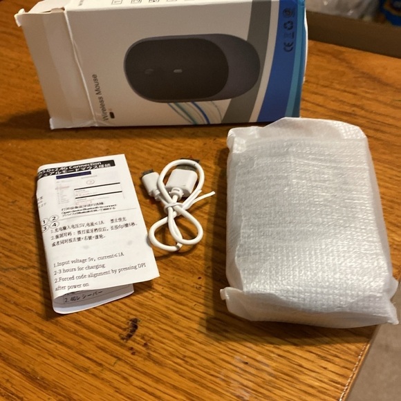 Wireless mouse 6 months battery life stated on box - Picture 3 of 4